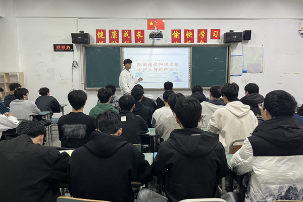 班会照片3_副本.png